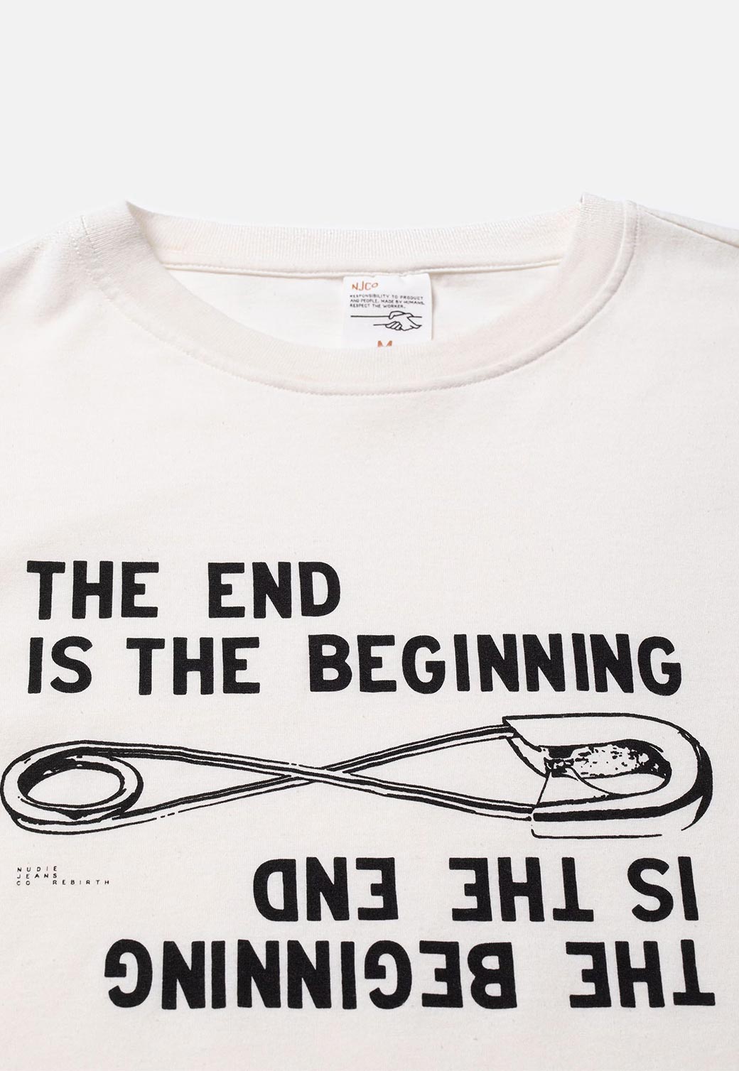 White Smoke טי-שירט קצרה לגברים Rebirth Pin NUDIE