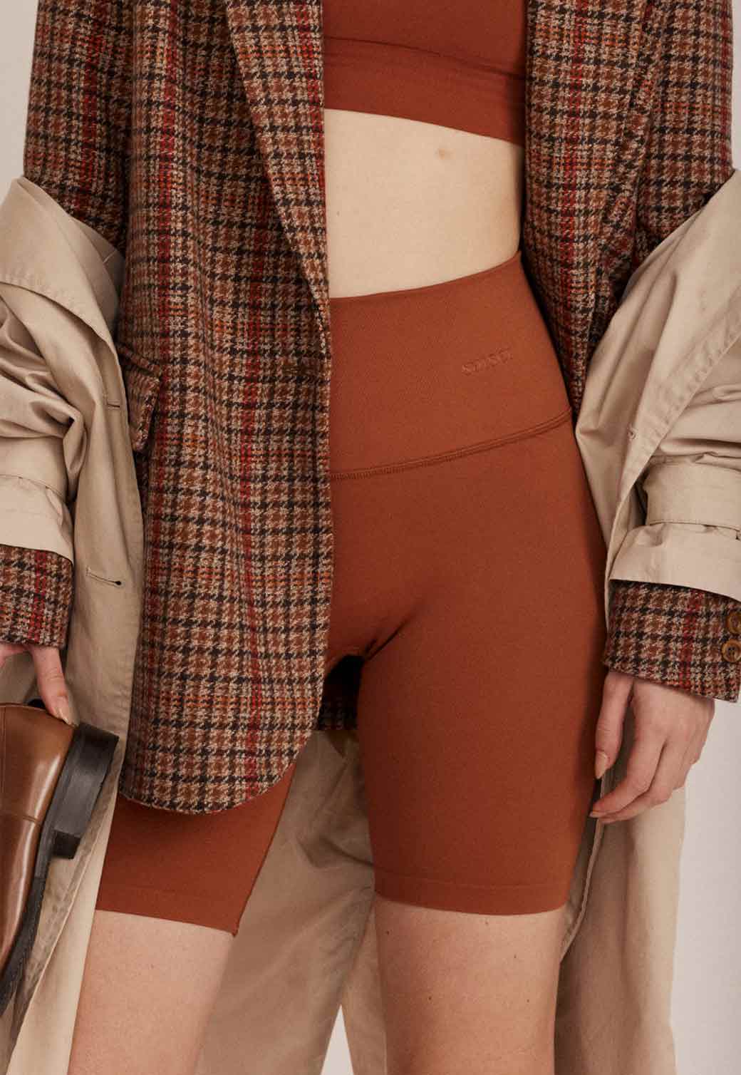 Saddle Brown טייץ בייקר לנשים Essential Cycling SAISEI